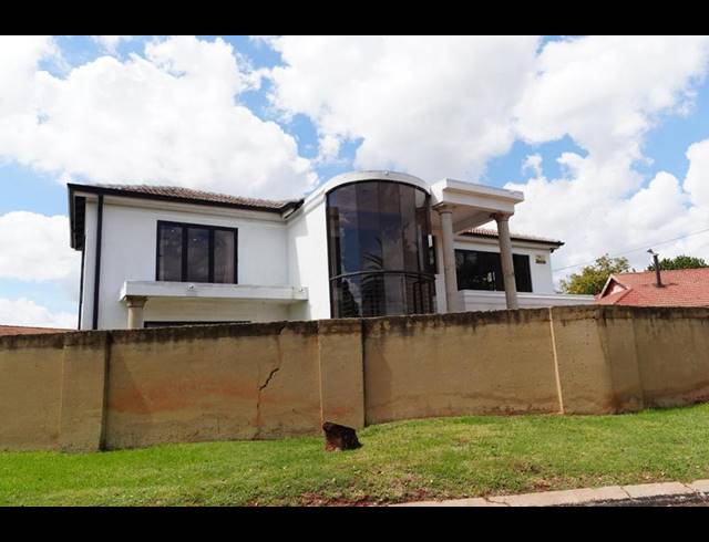 5 BEDROOM HOUSE FOR SALE IN DAWN PARK